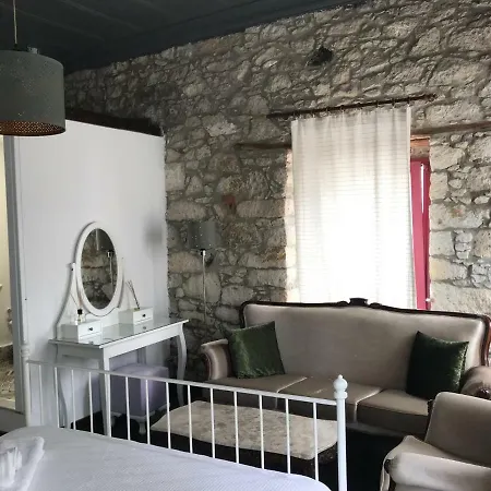Nazenin Boutique Hotel *
