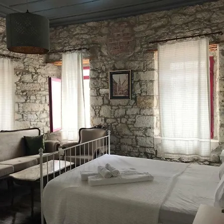 Nazenin Boutique Alaçatı